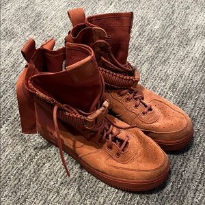 Nike SF Air Force 1 Utility Boot High-Top Sneakers